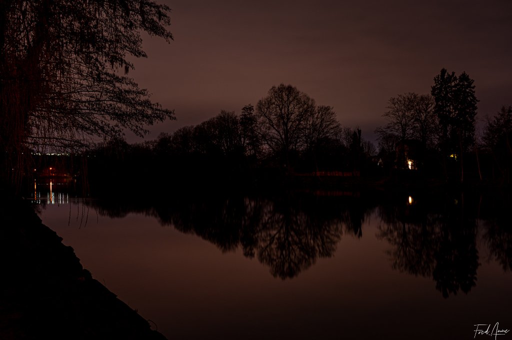Bord de l'Oise de nuit