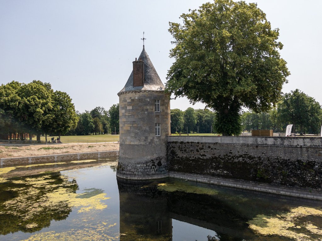 Loire à Vélo Château de Sully-sur-Loire