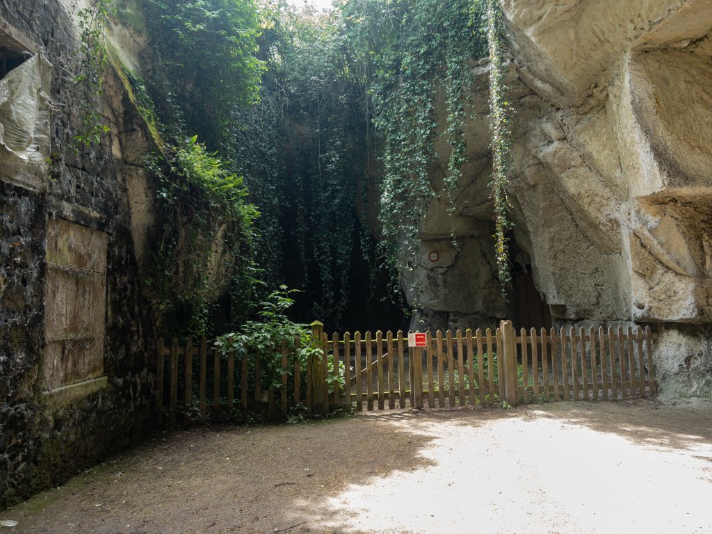 Loire à Vélo Centre commercial du XIème siècle
