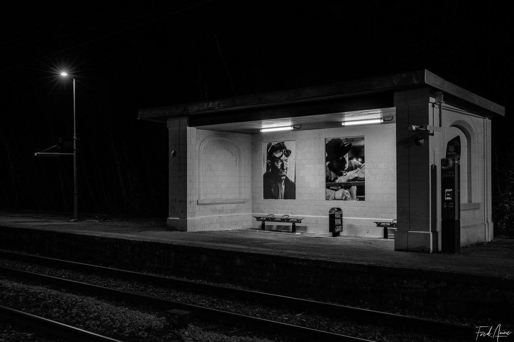 25 06 Gabin à La Gare