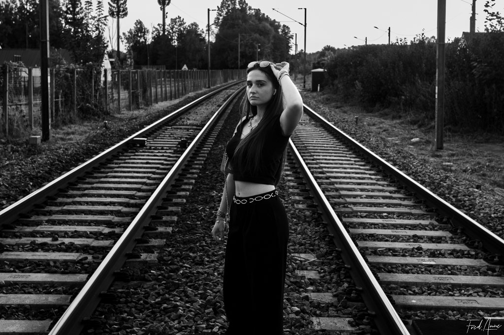 25 32elodie sur les rails